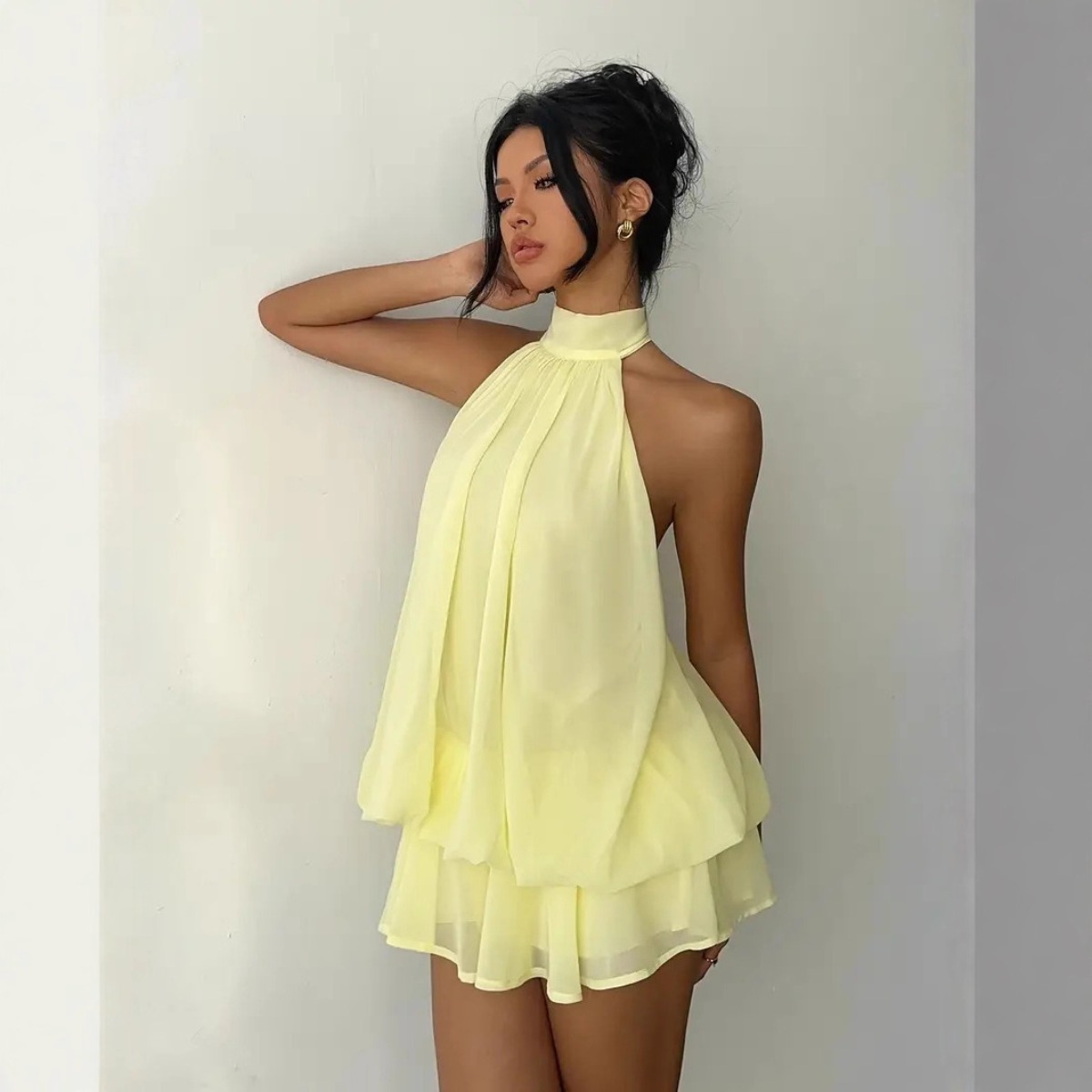 Y2K Backless Halter Mini Dress - Sukienka damska z dekoltem typu halter,