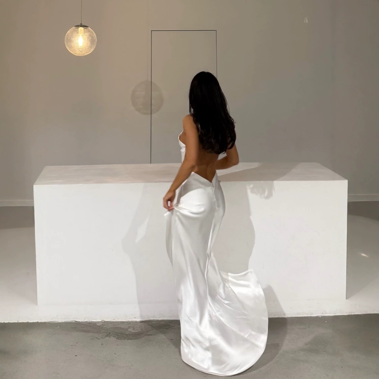 Biała, satynowa, długa suknia  – Elegant Satin Evening Gown Split recenzja i cena